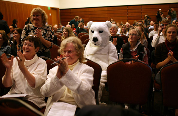 24 hours in pictures: public meeting on offshore drilling in San Francisco 