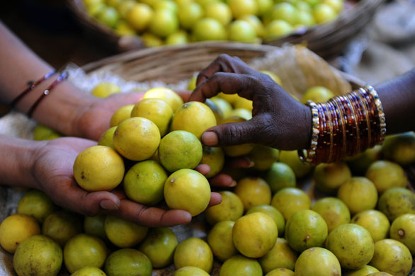 24 hours in pictures: a wholesale market  in Hyderabad, India