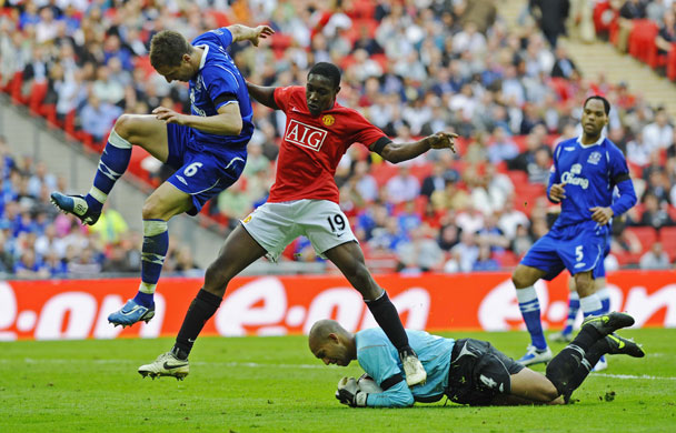 Everton v Man United: Howards Saves