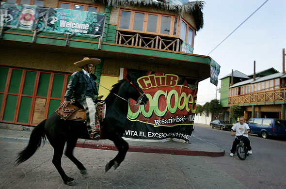 2 April 2009: Rosarito, Mexico: A man performs tricks on a horse