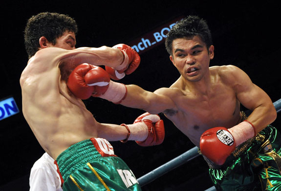 24 hours in pictures: Brian Viloria and Ulises Solis boxing at Araneta Coliseum Manila