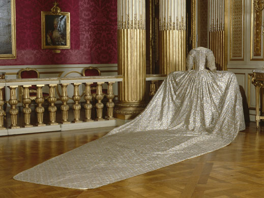 Royal Court Pomp: Court Dress in Europe, 1650-1800: Court robe 