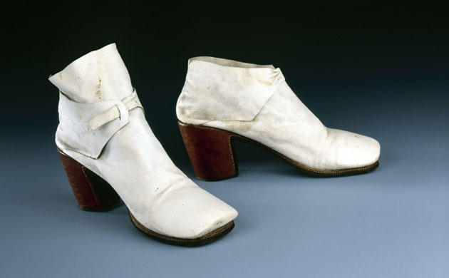 Royal Court Pomp: Court Dress in Europe, 1650-1800: Men shoes