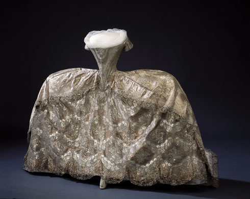 Royal Court Pomp: Royal ceremonies in Europe 1650 - 1800: Wedding gown 