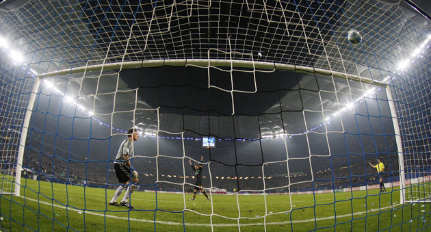 24sport: Werder Bremen's Frings scores a penalty 