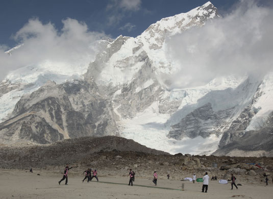 24sport: Cricket match on Everest