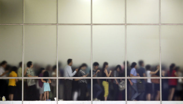 24 hours in pictures: Indonesians queue up for a Crocs footwear sale