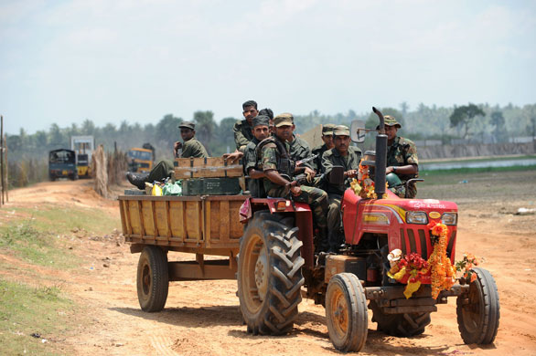 Sri Lanka : Sri Lankan army soldiers use a tractor to take provisions to the front line