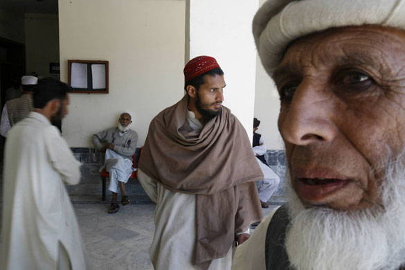 Swat valley : Litigants outside a sharia court in Saidu Sharif in  Taliban occupied Swat 