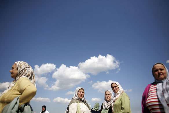 24 hours in pictures: Muslim women arrive for a mass funeral of 34 Bosnian Muslims in  Vlasenica