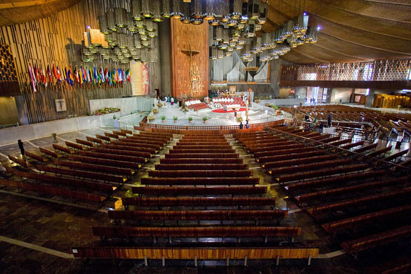Swine flu : The Basilica of Guadel;oupe is deserted during the swine flu outbreak 