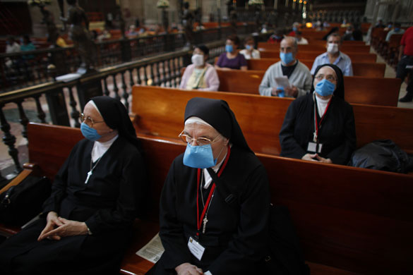 27 April 2009: Mexico City, Mexico: Nuns wear face masks during a closed door mass