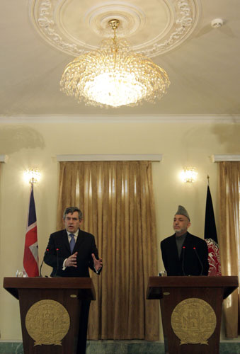 Gordon Brown Afghanistan: Gordon Brown with Afghan President Hamid Karzai