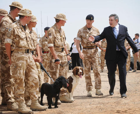Gordon Brown Afghanistan: Gordon Brown meets British soldiers in Helmand Province, Afghanistan