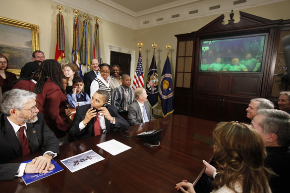 obama 100 days : Barack Obama talks to astronauts on the International Space Station