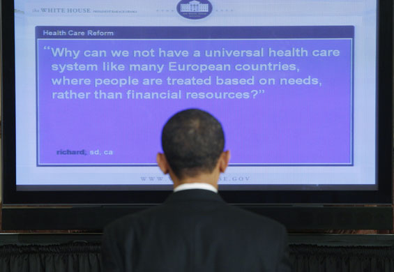 obama 100 days : Barack Obama participates in a town hall on the economy at the White House