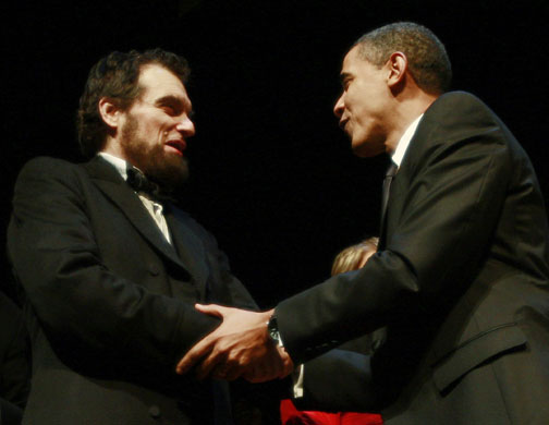 obama 100 days : Barack Obama with an Abraham Lincoln impersonator