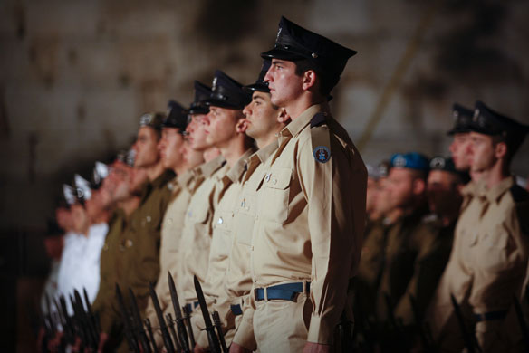 28 April 2009: Israel: Soldiers stand in formation during the Memorial Day ceremony