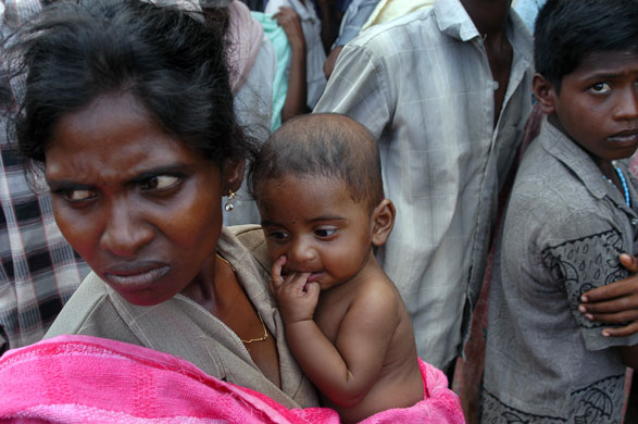 28 April 2009: Vavuniya, Sri Lanka: A displaced Tamil woman and child