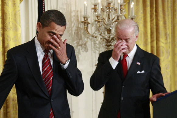 obama 100 days : barack obama and joe biden in the white house  