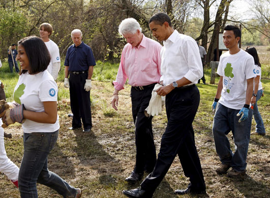 obama 100 days : Barack Obama strolls with former President Bill Clinton