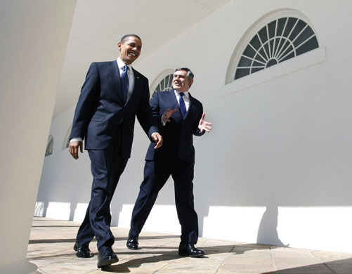 obama 100 days : Barack Obama and Gordon Brown at the White House  