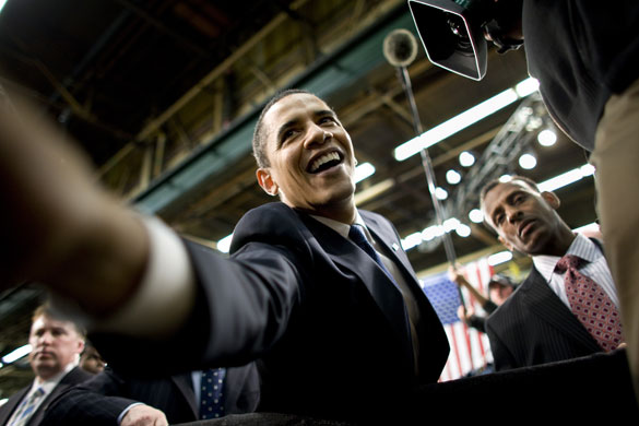 obama 100 days : president obama visits caterpillar plant