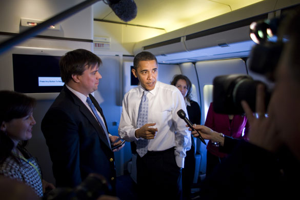 obama 100 days : President Obama With Media on Air Force One