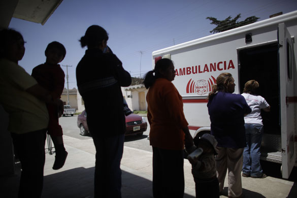 Swine flu La Gloria: People line up to to get medical attention in La Gloria, Mexico.