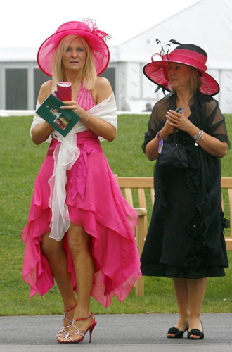 Ladies day at Aintree: Ladies day at Aintree 2009