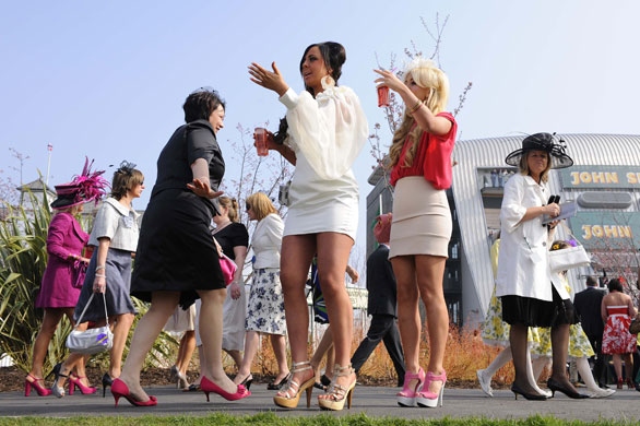 ladies at aintree : Aintree ladies day