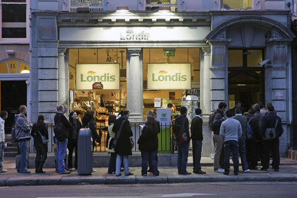 Week in Business: Unemployment in Ireland, hundreds of people queue for jobs at a Londis.