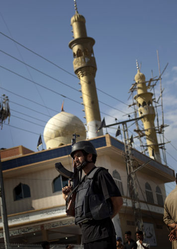 Pakistan suicide attack: A police officer stands guard