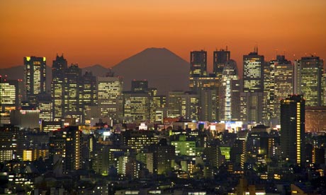 Night falls over Toyko’s ﬁnancial district