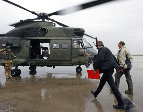 Visits to Iraq: 17 December 2006: Tony Blair walks to his helicopter at Baghdad airport