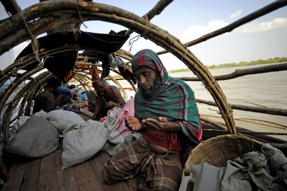 24 hours in pictures: Honey collectors Bangladesh