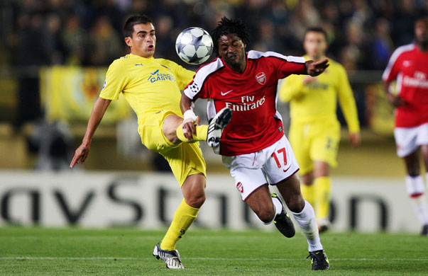 Villarreal v Arsenal: Ariel Ibagaza and Alexandre Song 