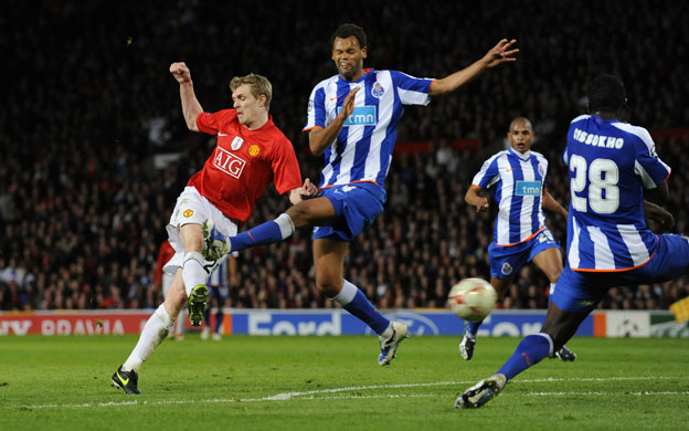 Manchester United v Porto: Flectcher gets in a shot despite the attention of Jorge Rolando