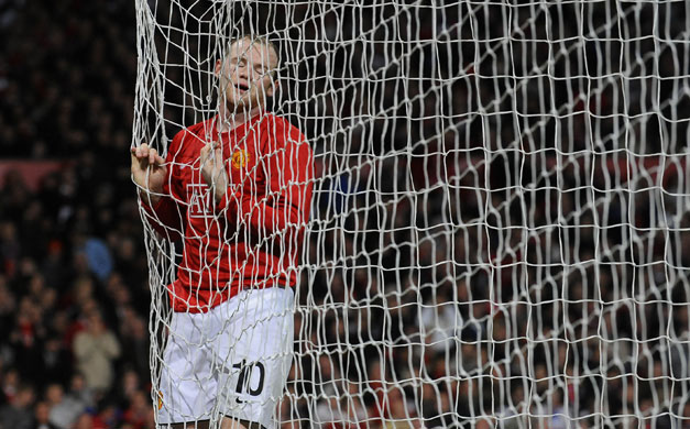 Manchester United v Porto: Rooney dejection 