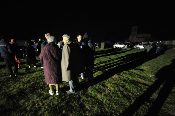 Earthquake aftershock: Evacuated people prepare to spend the night in tents in Santa Rufina