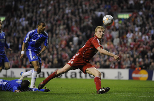Liverpool v Chelsea: Dirk Kuyt scores