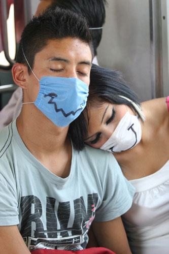 Swine flu face masks: Passengers wear protective masks on Mexico City metro