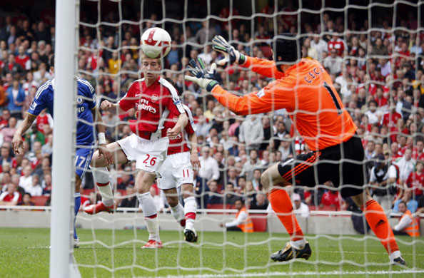 Arsenal v Chelsea: Bendtner and Cech