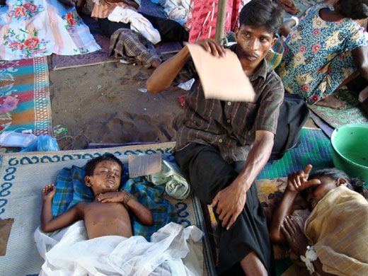 Sri Lanka : Handout pictures of injured Tamils in a makeshift hospital