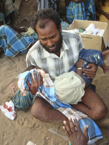 Sri Lanka : Sri Lankan ethnic Tamil man weeps over his dead son
