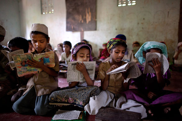 24 hours in pictures: The Rohingyas, Burma's Outcasts