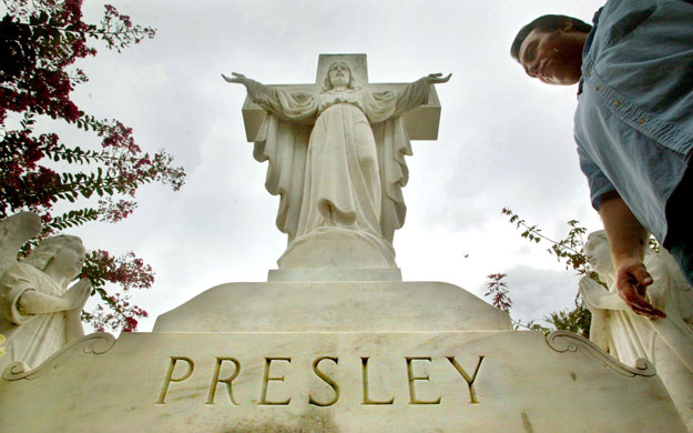 gravestone: Elvis Presley's family headstone in Graceland