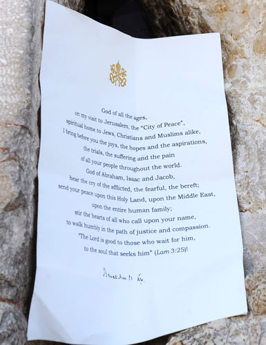 Pope in Israel : Note left by Pope Benedict XVI in the Western Wall,  Jerusalem