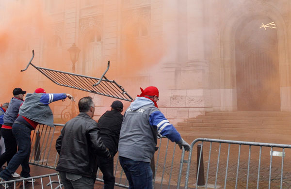 ArcelorMittal: Demonstrators throw a barricade during the protest