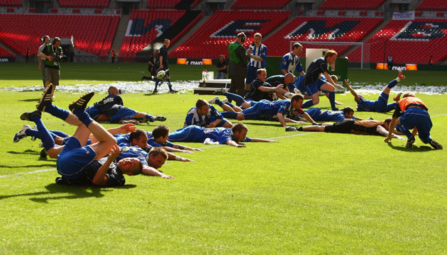 weird sport: Glossop North End v Whitley Bay - FA Vase Final